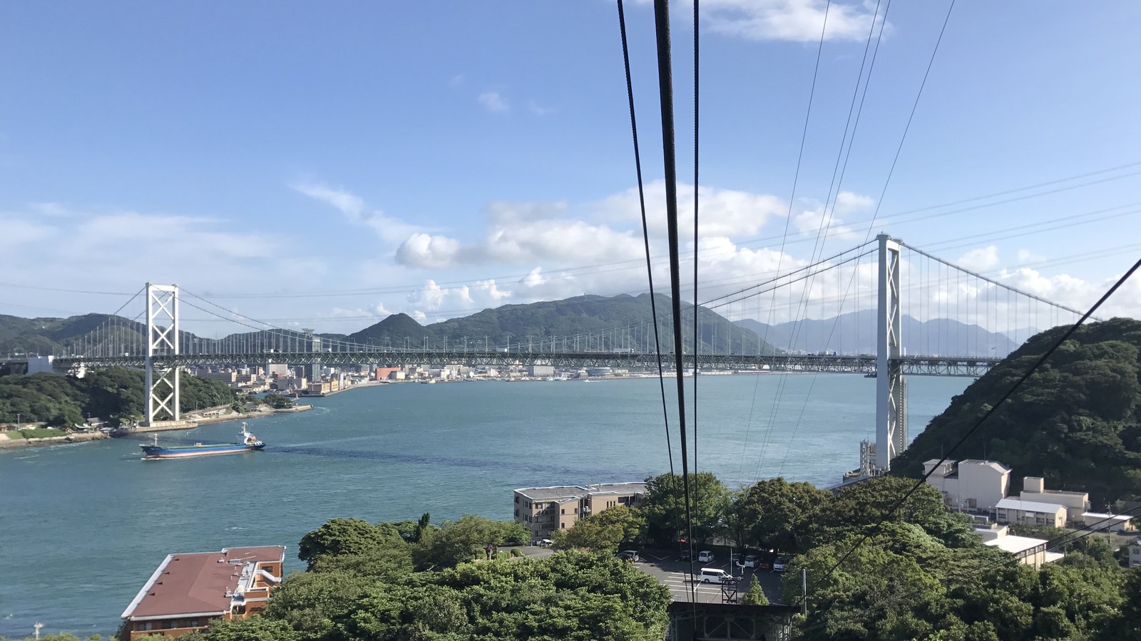火の山山頂付近から見た関門橋と関門海峡の眺め